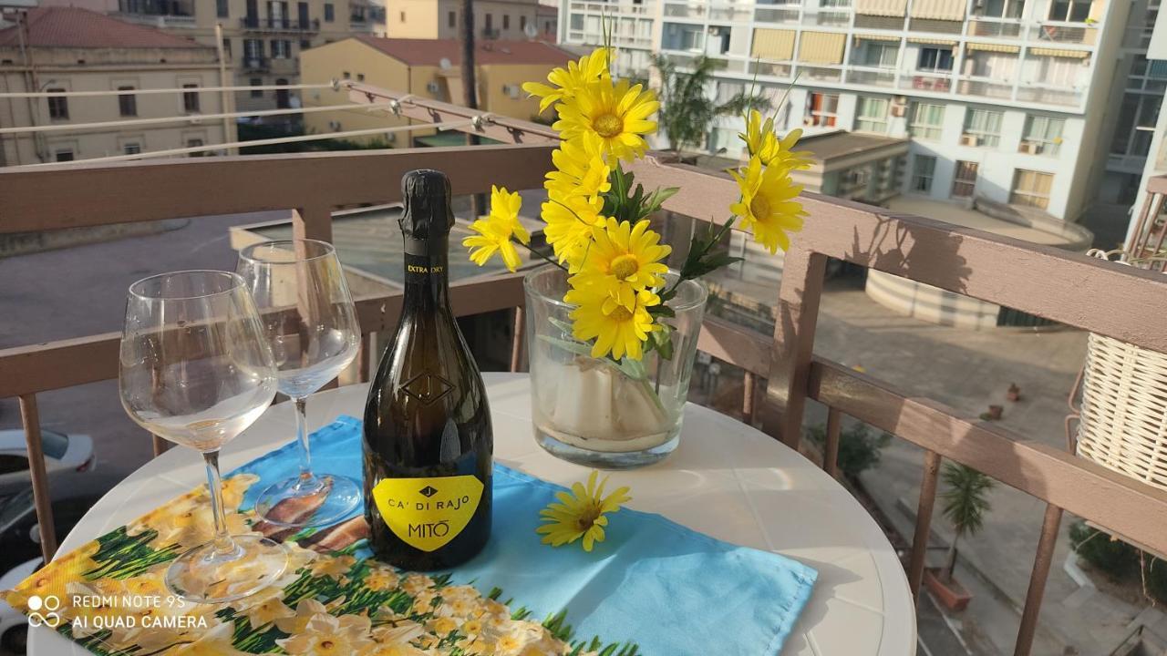 Queen'S House Cefalu Appartamento Vicino Il Mare Luaran gambar